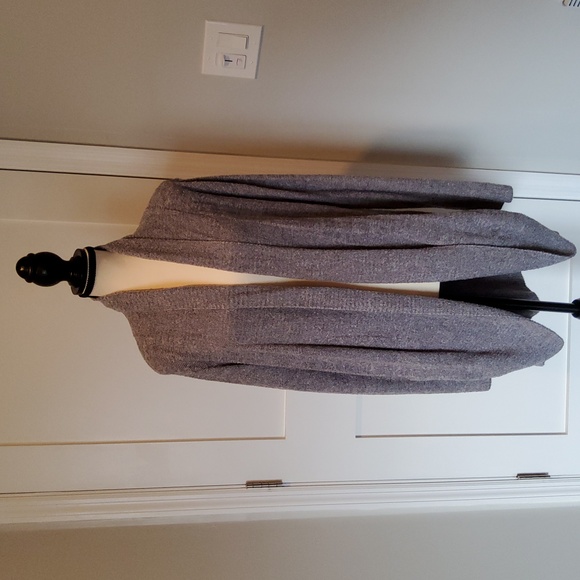BAREFOOT DREAMS COZYCH8C LITE CARDIGAN SIZE MEDIUM  IN GRAY - Picture 2 of 5
